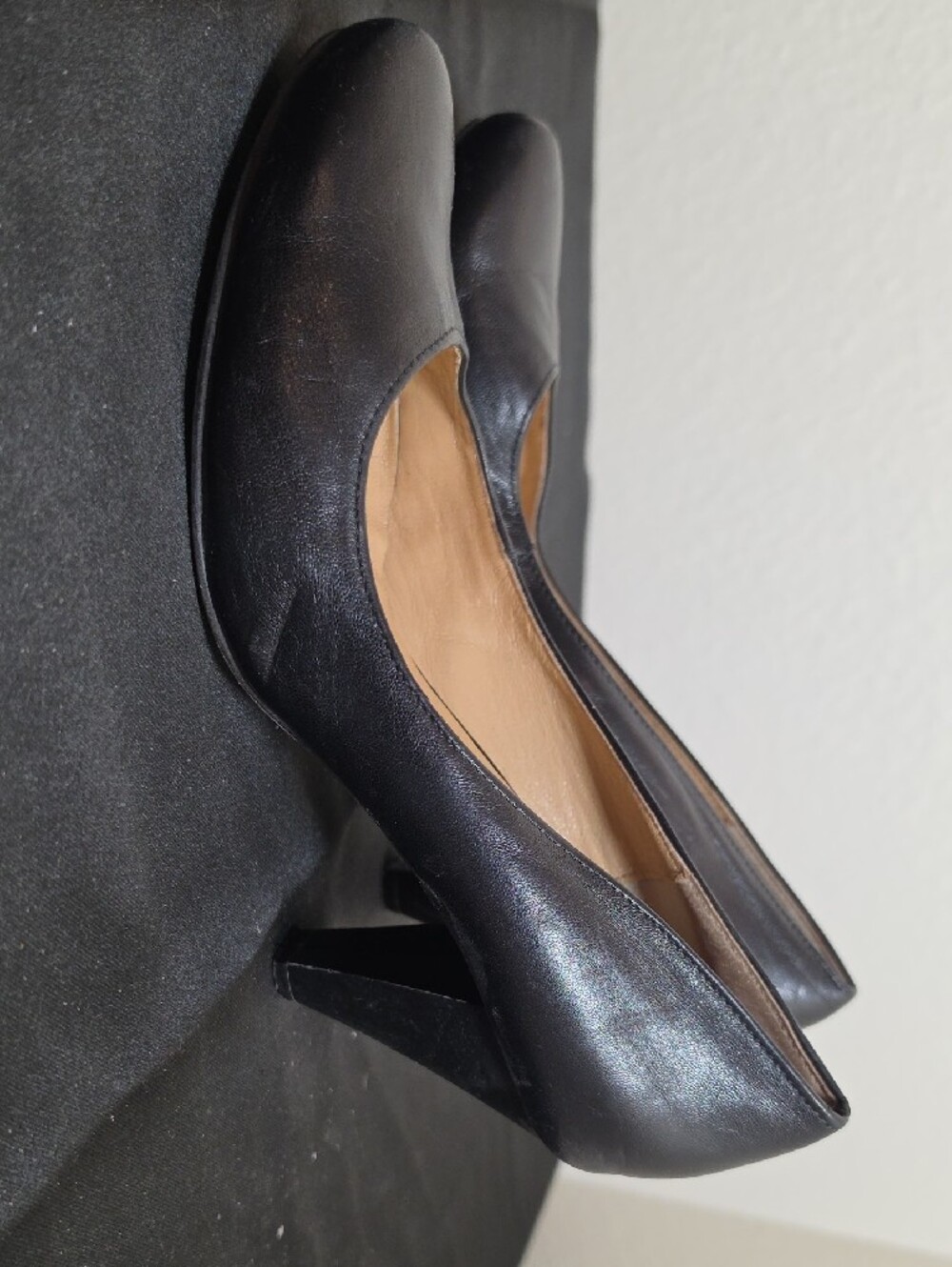 Black Leather Rounded-Toe Heels - Picture 3 of 5